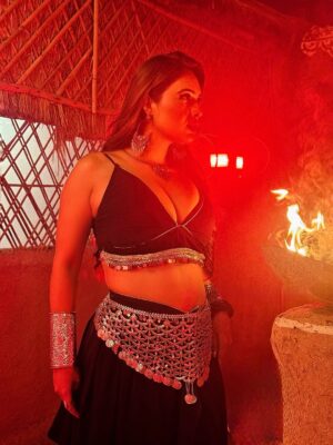 Neha Malik Instagram - Behind the scene 🎬 from #adhiadhiraat 🎵 Keep loving the song , & make your reels 😻🩷
:
#nehamalik  #nehamalik335  #nehamaliksongs #newlook #ɴᴇᴡsᴏɴɢ #trending #trendingsongs #behindthescene #shootdiaries #shooting #instagood #instalike #fyp