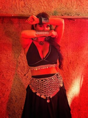 Neha Malik Instagram - Behind the scene 🎬 from #adhiadhiraat 🎵 Keep loving the song , & make your reels 😻🩷
:
#nehamalik  #nehamalik335  #nehamaliksongs #newlook #ɴᴇᴡsᴏɴɢ #trending #trendingsongs #behindthescene #shootdiaries #shooting #instagood #instalike #fyp