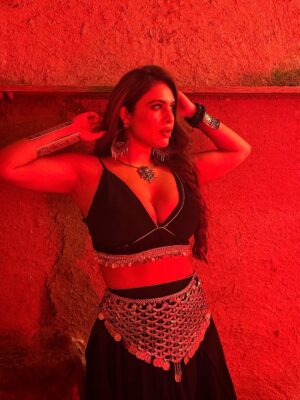 Neha Malik Instagram - Behind the scene 🎬 from #adhiadhiraat 🎵 Keep loving the song , & make your reels 😻🩷
:
#nehamalik  #nehamalik335  #nehamaliksongs #newlook #ɴᴇᴡsᴏɴɢ #trending #trendingsongs #behindthescene #shootdiaries #shooting #instagood #instalike #fyp