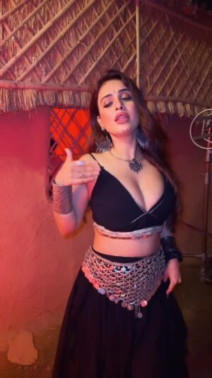 Neha Malik Instagram - Bheetar Bheetag Aage Lage 🔥😍
:
#behindthescenes #shooting #shootdiaries #shootday #reel #reelitfeelit #reelsinstagram #namakisskka #filmy #bollywood #bollywoodsongs #nehamalik #nehamalik335 #instalike #instagood #instafollow #fyp