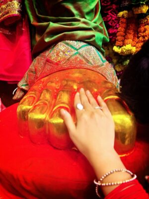 Neha Malik Instagram - ✨Mumbai gave me dreams, but Bappa gave me strength. Since the time I came here, His darshan at Lalbaugcha Raja has been the biggest blessing of my life. Blessed to be chosen by him every year ❤️🙏Some blessings can’t be explained, only felt… For me, it’s Bappa’s darshan at Lalbaugcha Raja 😇  @lalbaugcharaja ✨ 
:

#lalbaugcharaja #lalbaugcharaja2025 #ganpatibappamorya #ganpatifestival #bappa #blessings #thankfulgratefulblessed #mumbai #nehamalik #nehamalik335 #instalike #instagood