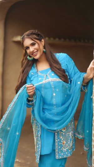 Neha Malik Instagram - Mainu tere nal pyaar jatta tan ❤️🔥😍😍 #forareason
:
📸 @capturing_master
Location @perfectpicturelocation
:
#nehamalik #nehamalik335 #punjabisuit #punjabigirl #punjabisong #reelsofinstagram #trending #trendingsongs #trendingreels #reelitfeelit #reelkarofeelkaro #karanaujla #chandigarh #mohali #instalike #fyp
