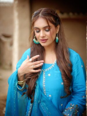 Neha Malik Instagram - This song is giving me Major FOMO of not being married yet 💍😆🩵
:
📸 @capturing_master 
Location @perfectpicturelocation 
Suit @abshaar_by_shupinderkhaira X @jewarcreations 
Mua @kajalarora_makeup_studio 
:
#repost #nehamalik #nehamalik335 #punjabisuit #punjabigirl #punjabisong #juttimeri #thumakthumak #chandigarh #mohali #photoshoot #instalike #fyp