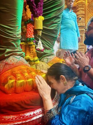 Neha Malik Instagram - ✨Mumbai gave me dreams, but Bappa gave me strength. Since the time I came here, His darshan at Lalbaugcha Raja has been the biggest blessing of my life. Blessed to be chosen by him every year ❤️🙏Some blessings can’t be explained, only felt… For me, it’s Bappa’s darshan at Lalbaugcha Raja 😇  @lalbaugcharaja ✨ 
:

#lalbaugcharaja #lalbaugcharaja2025 #ganpatibappamorya #ganpatifestival #bappa #blessings #thankfulgratefulblessed #mumbai #nehamalik #nehamalik335 #instalike #instagood
