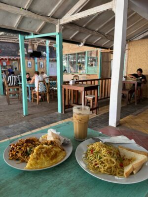 Neha Nirwal Instagram - Tropical 🌴 island feels, soulful Bali food 🍱
.
.
.
.
.
.
.
.
.
.
.
#portrait #portraitphotography #fotografía #fotografie #aesthetic #postitfortheaesthetic #explore #explorepage #fyp #fypシ゚ #bali #indonesia #travel #travelgram #travelislife #travelphotography #travelblogger #beach #gillitrawangan
