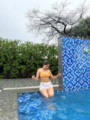 Neha Nirwal Instagram - Family Friends A Gurgaon Getaway = Perfect Staycation Vibes✨ 📍ZENORA @stay.elivaas
.
.
.
.
.
.
.
.
.
.
.
.
.
#portrait #portraitphotography #explore #explorepage #fyp #fypシ #staycation #stay #farmhouse #family #familytime #aesthetic #postitforaesthetic #luxuriousstay #staycool #pool #funtimes #familytime