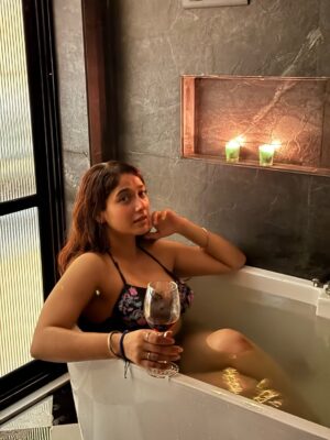 Neha Nirwal Instagram - Rab ne fursat mein tarasha ✨
.
.
.
.
.
.
.
.
.
#portrait #portraitphotography #fotografia #fotografie #aesthetic #postitforaesthetic #explore #explorepage #fyp #fypシ #bathtub #staycation #stay
