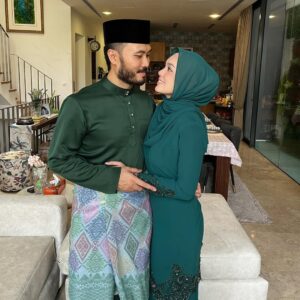 Nelydia Senrose Instagram - Selamat hari raya semua!
Segala kekurangan kami harap diampun k? 💚
Raya terkejut sangat sampai ktrg jadi hijau 🤣