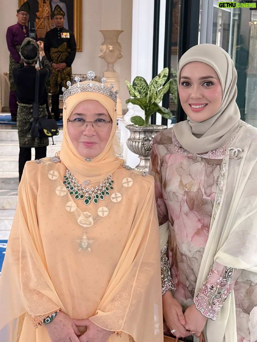 Nelydia Senrose - 137.1K Likes - Merafak Sembah serta Menjunjung Kasih Kebawah Duli Yang Maha Mulia Paduka Baginda Sultan Pahang atas limpah perkenan mengurniakan Darjah Kebesaran Negeri Pahang sempena Ulang Tahun Hari Keputeraan Baginda yang ke-66 kepada suami tercinta @mhafezhalimi 🙏🏻🤍🖤
