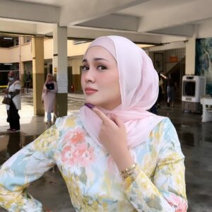 Nelydia Senrose Instagram - Untuk Malaysia, tanah air ku tercinta 🤍🇲🇾 #pru15