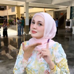 Nelydia Senrose Instagram - Untuk Malaysia, tanah air ku tercinta 🤍🇲🇾 #pru15