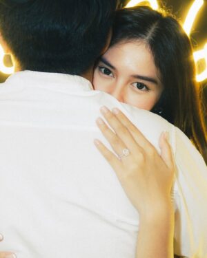Neneng Rosediana Instagram - I said “YES” to everything with you 💍 .
You are the best thing I never planned 19.01.2025 🤍
•
•
@jewelleryanda
📸 : @aldimochtar