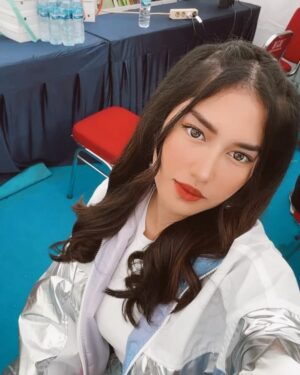 Neneng Rosediana Instagram - Siap melihat kehidupan Rindu ,Suci ,Devan dan Erel mulai hari ini ? 🥹🫶🏻 setiap hari pukul 15.30 WIB hanya di @sctv @sinemart_ph
