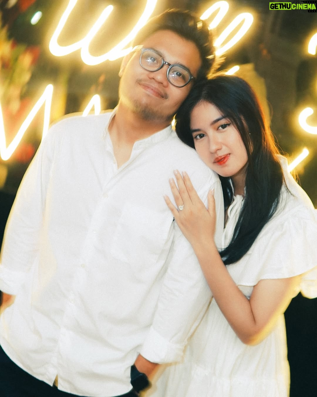 Neneng Rosediana - 181.9K Likes - I said “YES” to everything with you 💍 .
You are the best thing I never planned 19.01.2025 🤍
• 
•
@jewelleryanda

📸 : @aldimochtar