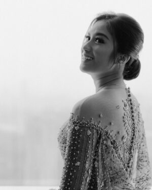 Neneng Rosediana Instagram - 🎓 My Graduation day
• terima kasi ka @renzilazuardi atas kebaya yang super bagus 🥹🫶🏻 , terima kasih kak chiki @chikievers dan buat aku cantik ! Dan makasi @aldimochtar udah foto2in aku 🥹🩷
•makeup & hair do : @chikievers
•kebaya : @renzilazuardi
•photographer : @aldimochtar