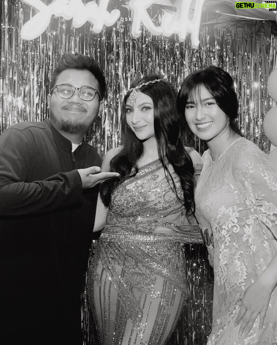 Neneng Rosediana - 129.4K Likes - Aku di setiap slide “😁”