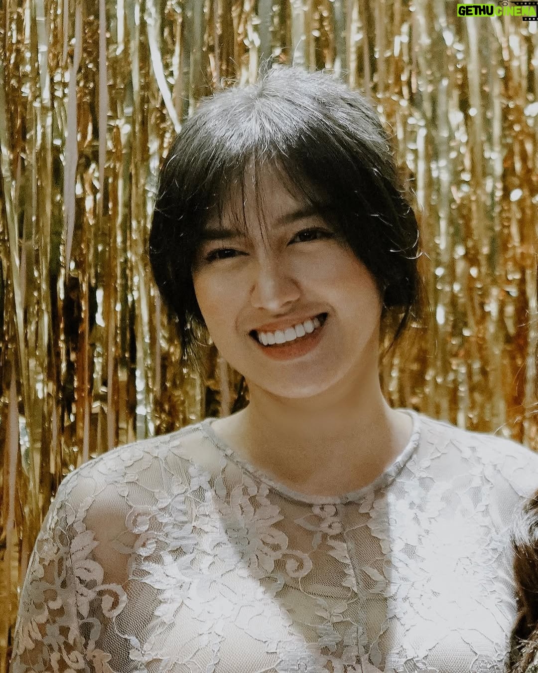 Neneng Rosediana - 129.4K Likes - Aku di setiap slide “😁”