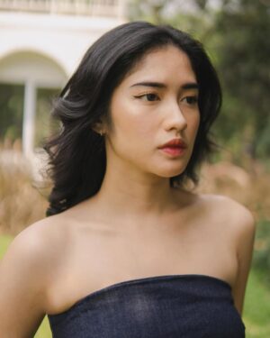 Neneng Rosediana Instagram - Es bonbon buah kecapi.
I was born to make you happy.
🖤😌
•
📸 : @ghipsssss
