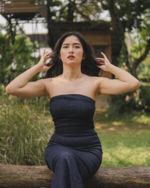 Neneng Rosediana Instagram - Es bonbon buah kecapi.
I was born to make you happy.
🖤😌
•
📸 : @ghipsssss