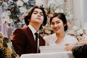 Neneng Rosediana Instagram - Sampai bertemu Rey & Bella besok di @genflix ! 🤍@unlimited_production @ketuabemandhsw