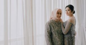 Neneng Rosediana Instagram - Ga mudah untuk bisa menyelesaikan semua ini 🥹 but I did it ! 🎓🩷 berkat dukungan orang2 yang aku sayang ini 🌈 semangat untuk kalian semua yang masi memperjuangan sesuatu,”USAHA TIDAK AKAN MENGKHIANATI HASIL” 🥰
