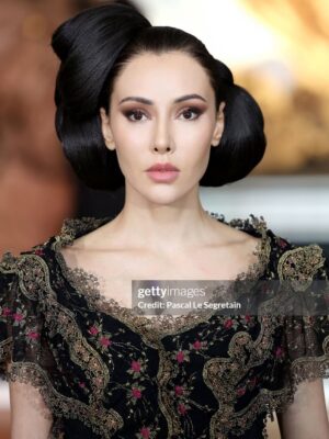 Nesrin Sanad Instagram - @francksorbier Haute Couture Hiver 2025/2026
A dream come true and an honor to be one of L’Eldorado show lady of Lima 💛🔱 
@hautecoutureweek @parisfashionweek 
.
.
Makeup @anne_arnold_makeup 
Hair @fred.pavardpro @alexandredeparis_salons 
.
.
.
.
.
.
.
.
.
.
.
.
#FranckSorbier #FranckSorbierCouture #FW25 #HCW #NesrinSanad #HauteCoutureWeek #ParisFashionWeek #PFW #pfw2025 #PFW25 #ParisFashionWeek2025 #PFW2025FW