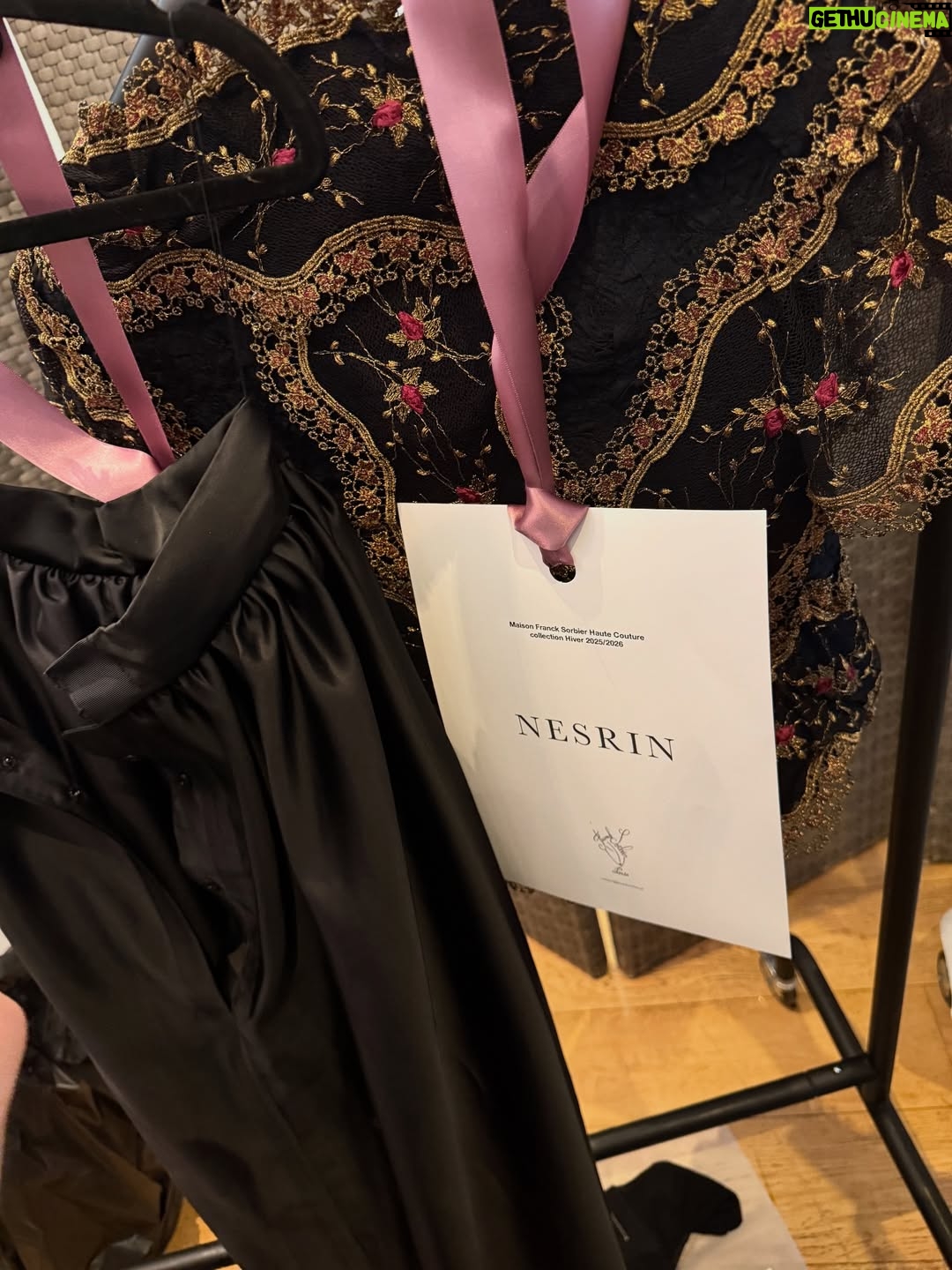 Nesrin Sanad - 3 Likes - Grateful for the moments filled with light, laughter, and the kind of energy that lifts your soul🫶✨
@francksorbier x @hautecoutureweek @parisfashionweek
.
.
.
.
.
.
.
.
.
.
.
.
#HauteCouture #Paris #FranckSorbier #FranckSorbierCouture #Eldorado #Incas #Fw25 #Hcw #NesrinSanad #HauteCoutureWeek #ParisFashionWeek #Pfw #Pfw2025 #Pfw25 #ParisFashionWeek2025 #Pfw2025Fw