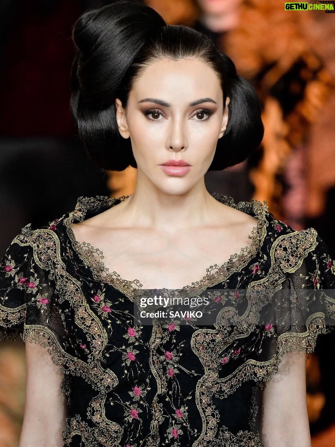 Nesrin Sanad - 3 Likes - Grateful for the moments filled with light, laughter, and the kind of energy that lifts your soul🫶✨
@francksorbier x @hautecoutureweek @parisfashionweek
.
.
.
.
.
.
.
.
.
.
.
.
#HauteCouture #Paris #FranckSorbier #FranckSorbierCouture #Eldorado #Incas #Fw25 #Hcw #NesrinSanad #HauteCoutureWeek #ParisFashionWeek #Pfw #Pfw2025 #Pfw25 #ParisFashionWeek2025 #Pfw2025Fw