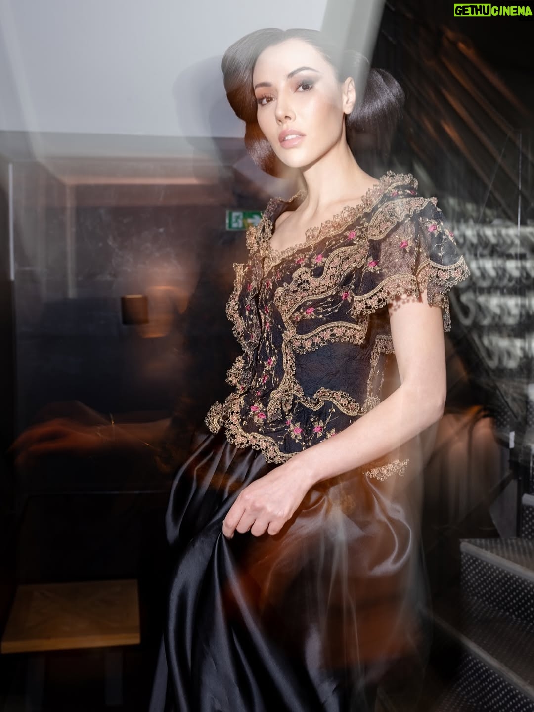 Nesrin Sanad - 3 Likes - Grateful for the moments filled with light, laughter, and the kind of energy that lifts your soul🫶✨
@francksorbier x @hautecoutureweek @parisfashionweek
.
.
.
.
.
.
.
.
.
.
.
.
#HauteCouture #Paris #FranckSorbier #FranckSorbierCouture #Eldorado #Incas #Fw25 #Hcw #NesrinSanad #HauteCoutureWeek #ParisFashionWeek #Pfw #Pfw2025 #Pfw25 #ParisFashionWeek2025 #Pfw2025Fw