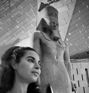 Nesrine AMIN Instagram - من اول يوم للجمهور في المتحف المصري الكبير … صرح عظيم و مبهر و فخر لكل المصريين ❤️ تصوير @mahmoud.rashadofficial