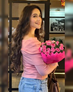 Neyha Thakur Instagram - #latepost Throwing it back to the day✨ I celebrated another year of growth, dreams, and self-love! 🎂✨
Birthday pictures deserve their moment, even if it’s fashionably late! 🙈🎈✨
💖
✨
💖top : comment for the link 🔗
✨
💖
✨
#Birthday #PhotoOfTheDay #Photography #Top #Trending #Fashion #India #Hairstyle #LongCare #Hairstyles #MakeUp #Fashion #TrendingFashion #Himachal #HimachalPradesh #Shimla