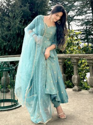 Neyha Thakur Instagram - My देसी core 🩵
🦋Wearing: @thetraditionallabel
Earrings: @myntra (comment for the link)
✨
🦋
✨
🦋
✨
🦋
✨
🦋
#Trending #Fashion #BlueSuit #BlueFroksuit #MakeUp #LongHair #Hairstyle #Hairstyles #Shimla #PhotoOfTheDay #Photography #PartyWear #IndianWear