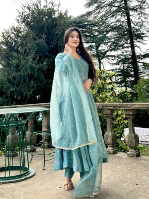 Neyha Thakur Instagram - My देसी core 🩵
🦋Wearing: @thetraditionallabel
Earrings: @myntra (comment for the link)
✨
🦋
✨
🦋
✨
🦋
✨
🦋
#Trending #Fashion #BlueSuit #BlueFroksuit #MakeUp #LongHair #Hairstyle #Hairstyles #Shimla #PhotoOfTheDay #Photography #PartyWear #IndianWear