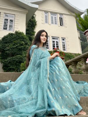 Neyha Thakur Instagram - My देसी core 🩵
🦋Wearing: @thetraditionallabel
Earrings: @myntra (comment for the link)
✨
🦋
✨
🦋
✨
🦋
✨
🦋
#Trending #Fashion #BlueSuit #BlueFroksuit #MakeUp #LongHair #Hairstyle #Hairstyles #Shimla #PhotoOfTheDay #Photography #PartyWear #IndianWear