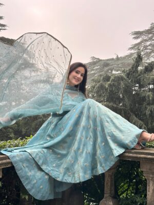 Neyha Thakur Instagram - My देसी core 🩵
🦋Wearing: @thetraditionallabel
Earrings: @myntra (comment for the link)
✨
🦋
✨
🦋
✨
🦋
✨
🦋
#Trending #Fashion #BlueSuit #BlueFroksuit #MakeUp #LongHair #Hairstyle #Hairstyles #Shimla #PhotoOfTheDay #Photography #PartyWear #IndianWear