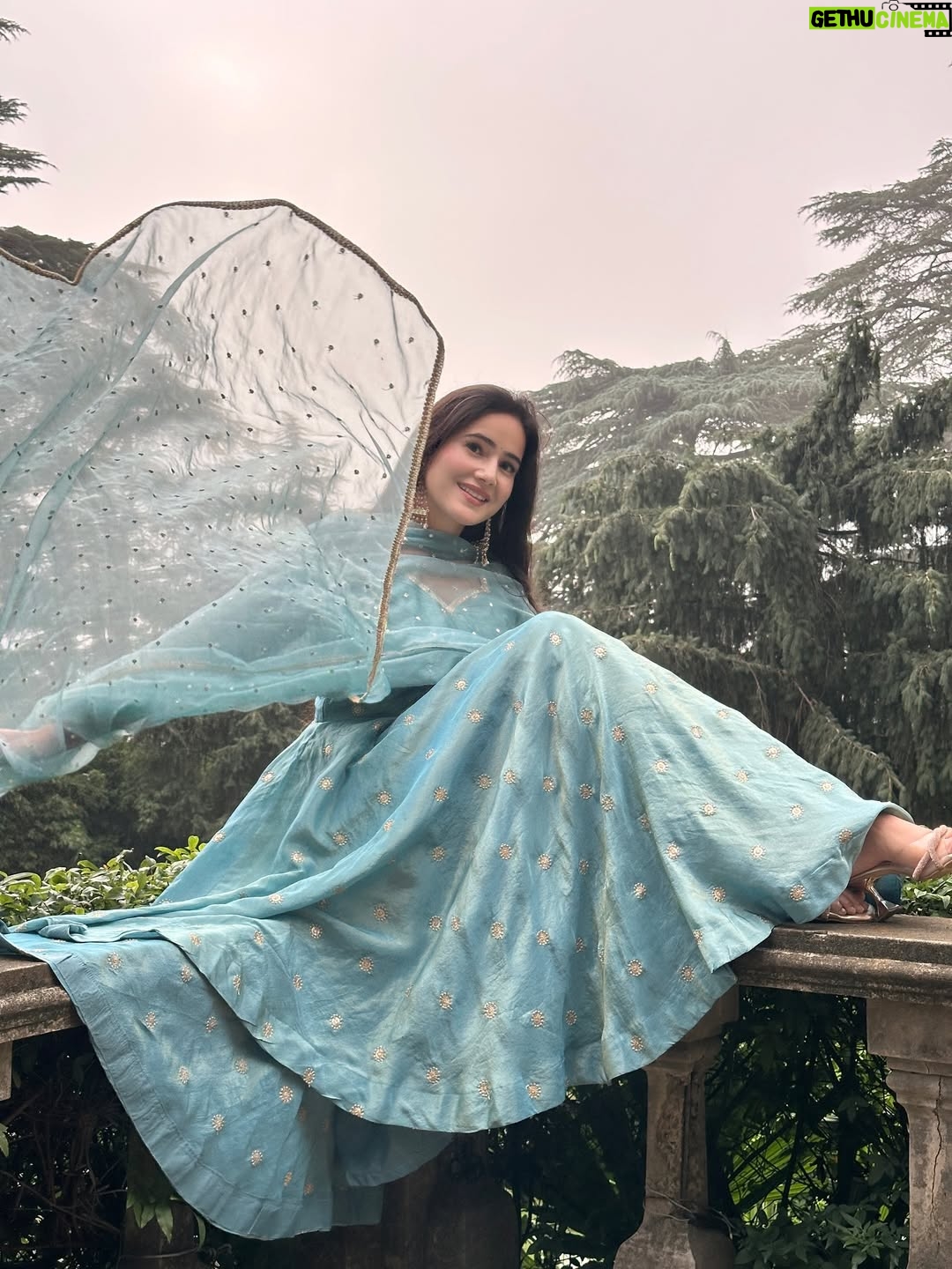 Neyha Thakur - 33.3K Likes - My देसी core 🩵 

🦋Wearing: @thetraditionallabel 
 Earrings: @myntra (comment for the link)
✨ 

🦋

✨

🦋

✨

🦋

✨

🦋

#Trending #Fashion #BlueSuit #BlueFroksuit #MakeUp #LongHair #Hairstyle #Hairstyles #Shimla #PhotoOfTheDay #Photography #PartyWear #IndianWear