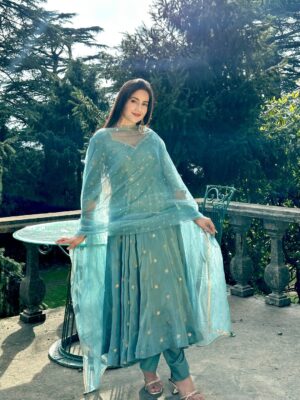 Neyha Thakur Instagram - My देसी core 🩵
🦋Wearing: @thetraditionallabel
Earrings: @myntra (comment for the link)
✨
🦋
✨
🦋
✨
🦋
✨
🦋
#Trending #Fashion #BlueSuit #BlueFroksuit #MakeUp #LongHair #Hairstyle #Hairstyles #Shimla #PhotoOfTheDay #Photography #PartyWear #IndianWear