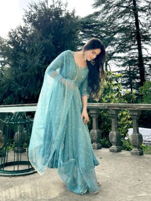 Neyha Thakur Instagram - My देसी core 🩵
🦋Wearing: @thetraditionallabel
Earrings: @myntra (comment for the link)
✨
🦋
✨
🦋
✨
🦋
✨
🦋
#Trending #Fashion #BlueSuit #BlueFroksuit #MakeUp #LongHair #Hairstyle #Hairstyles #Shimla #PhotoOfTheDay #Photography #PartyWear #IndianWear
