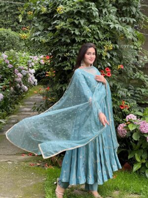 Neyha Thakur Instagram - My देसी core 🩵
🦋Wearing: @thetraditionallabel
Earrings: @myntra (comment for the link)
✨
🦋
✨
🦋
✨
🦋
✨
🦋
#Trending #Fashion #BlueSuit #BlueFroksuit #MakeUp #LongHair #Hairstyle #Hairstyles #Shimla #PhotoOfTheDay #Photography #PartyWear #IndianWear