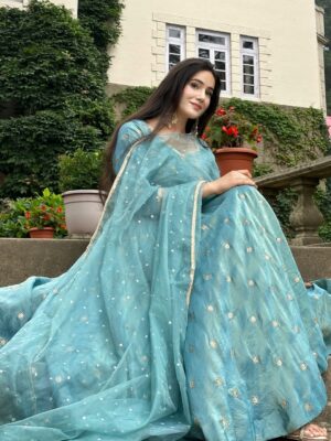 Neyha Thakur Instagram - My देसी core 🩵
🦋Wearing: @thetraditionallabel
Earrings: @myntra (comment for the link)
✨
🦋
✨
🦋
✨
🦋
✨
🦋
#Trending #Fashion #BlueSuit #BlueFroksuit #MakeUp #LongHair #Hairstyle #Hairstyles #Shimla #PhotoOfTheDay #Photography #PartyWear #IndianWear