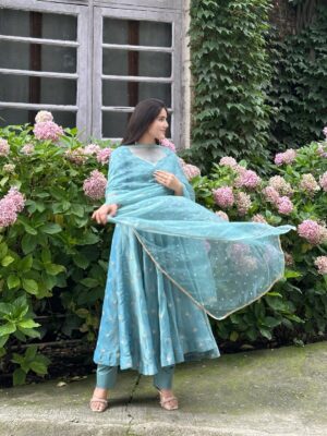 Neyha Thakur Instagram - My देसी core 🩵
🦋Wearing: @thetraditionallabel
Earrings: @myntra (comment for the link)
✨
🦋
✨
🦋
✨
🦋
✨
🦋
#Trending #Fashion #BlueSuit #BlueFroksuit #MakeUp #LongHair #Hairstyle #Hairstyles #Shimla #PhotoOfTheDay #Photography #PartyWear #IndianWear