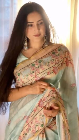 Neyha Thakur Instagram - #myntra Comment for the link 🩵
#myntra #myntrafinds #trending #saree #reels #reelitfeelit