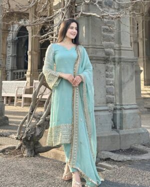 Neyha Thakur Instagram - अंत में परिणाम ही देखे जायेंगे
प्रयास नहीं 🥀
Wearing: @kadhaeeghar
💎
✨
💎
✨
💎
✨
💎
✨
💎
#Trending #Fashion #TrendingFashion #Himachal #Shimla #Hairstyle #Hairstyles #MakeUp #LongHair #LongHairstyle #Photography #PhotoOfTheDay #Photo #Instagram #SuitLover!#SuitLovers #GreenSuit