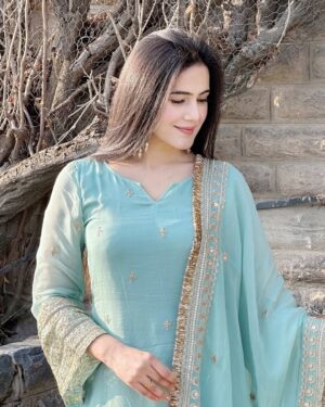 Neyha Thakur Instagram - अंत में परिणाम ही देखे जायेंगे
प्रयास नहीं 🥀
Wearing: @kadhaeeghar
💎
✨
💎
✨
💎
✨
💎
✨
💎
#Trending #Fashion #TrendingFashion #Himachal #Shimla #Hairstyle #Hairstyles #MakeUp #LongHair #LongHairstyle #Photography #PhotoOfTheDay #Photo #Instagram #SuitLover!#SuitLovers #GreenSuit