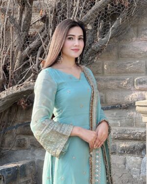 Neyha Thakur Instagram - अंत में परिणाम ही देखे जायेंगे
प्रयास नहीं 🥀
Wearing: @kadhaeeghar
💎
✨
💎
✨
💎
✨
💎
✨
💎
#Trending #Fashion #TrendingFashion #Himachal #Shimla #Hairstyle #Hairstyles #MakeUp #LongHair #LongHairstyle #Photography #PhotoOfTheDay #Photo #Instagram #SuitLover!#SuitLovers #GreenSuit