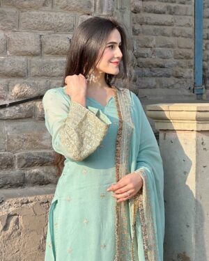 Neyha Thakur Instagram - अंत में परिणाम ही देखे जायेंगे
प्रयास नहीं 🥀
Wearing: @kadhaeeghar
💎
✨
💎
✨
💎
✨
💎
✨
💎
#Trending #Fashion #TrendingFashion #Himachal #Shimla #Hairstyle #Hairstyles #MakeUp #LongHair #LongHairstyle #Photography #PhotoOfTheDay #Photo #Instagram #SuitLover!#SuitLovers #GreenSuit