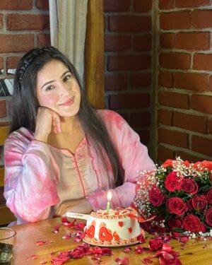 Neyha Thakur Instagram -