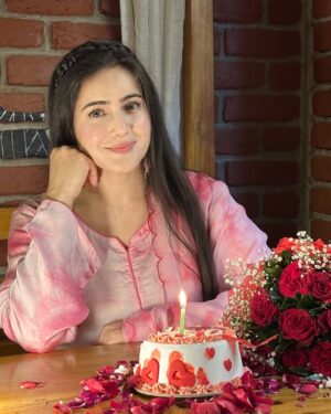 Neyha Thakur Instagram -