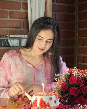Neyha Thakur Instagram -