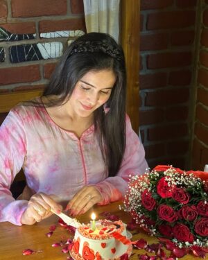 Neyha Thakur Instagram -